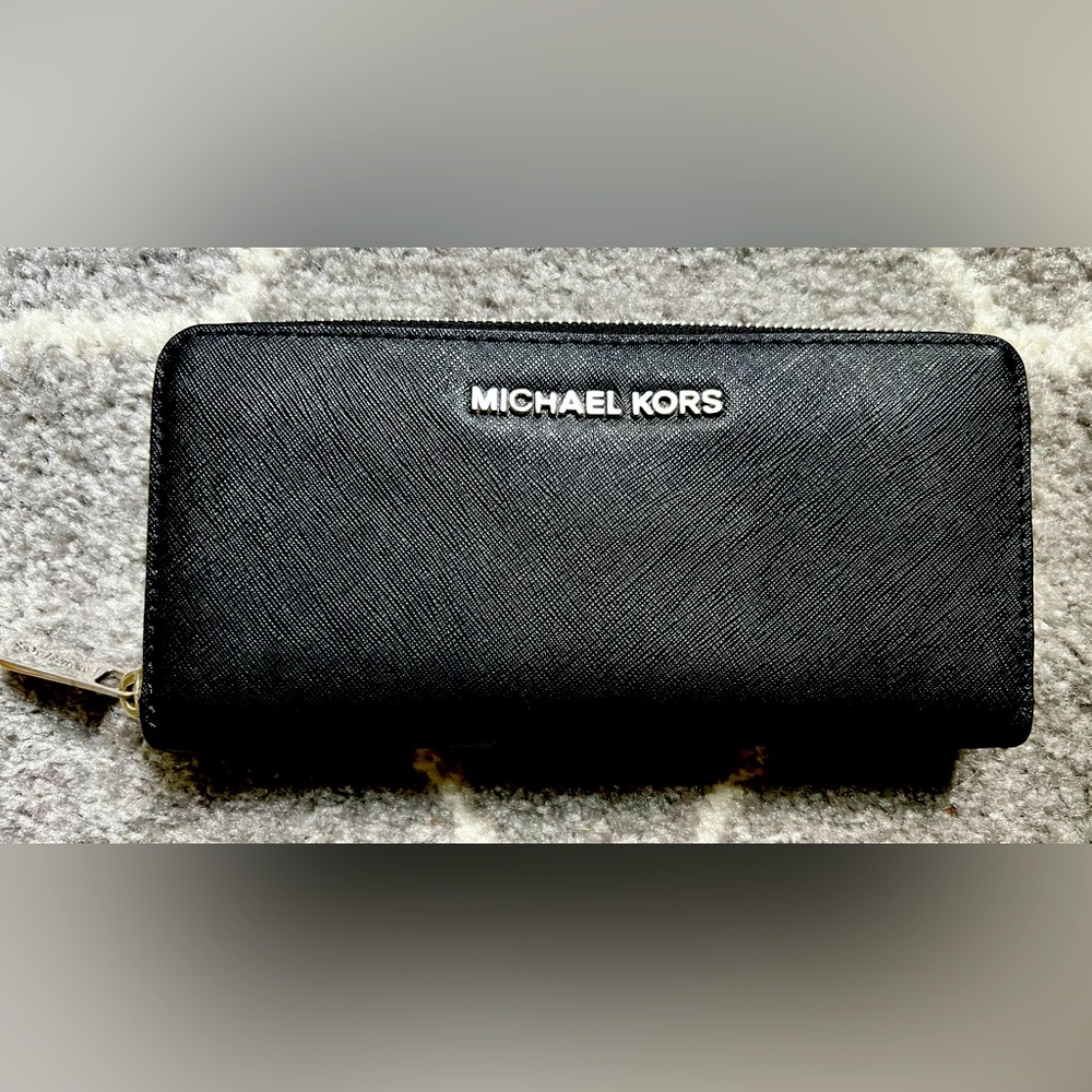 Michael Kors 🖤 Black Leather Wallet EUC